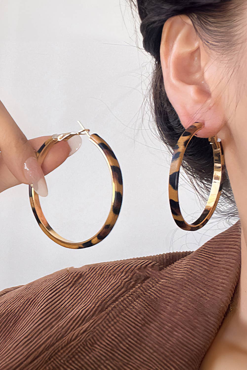 Stainless Alloy Leopard Hoop Earrings: Thai Curry / ONE SIZE