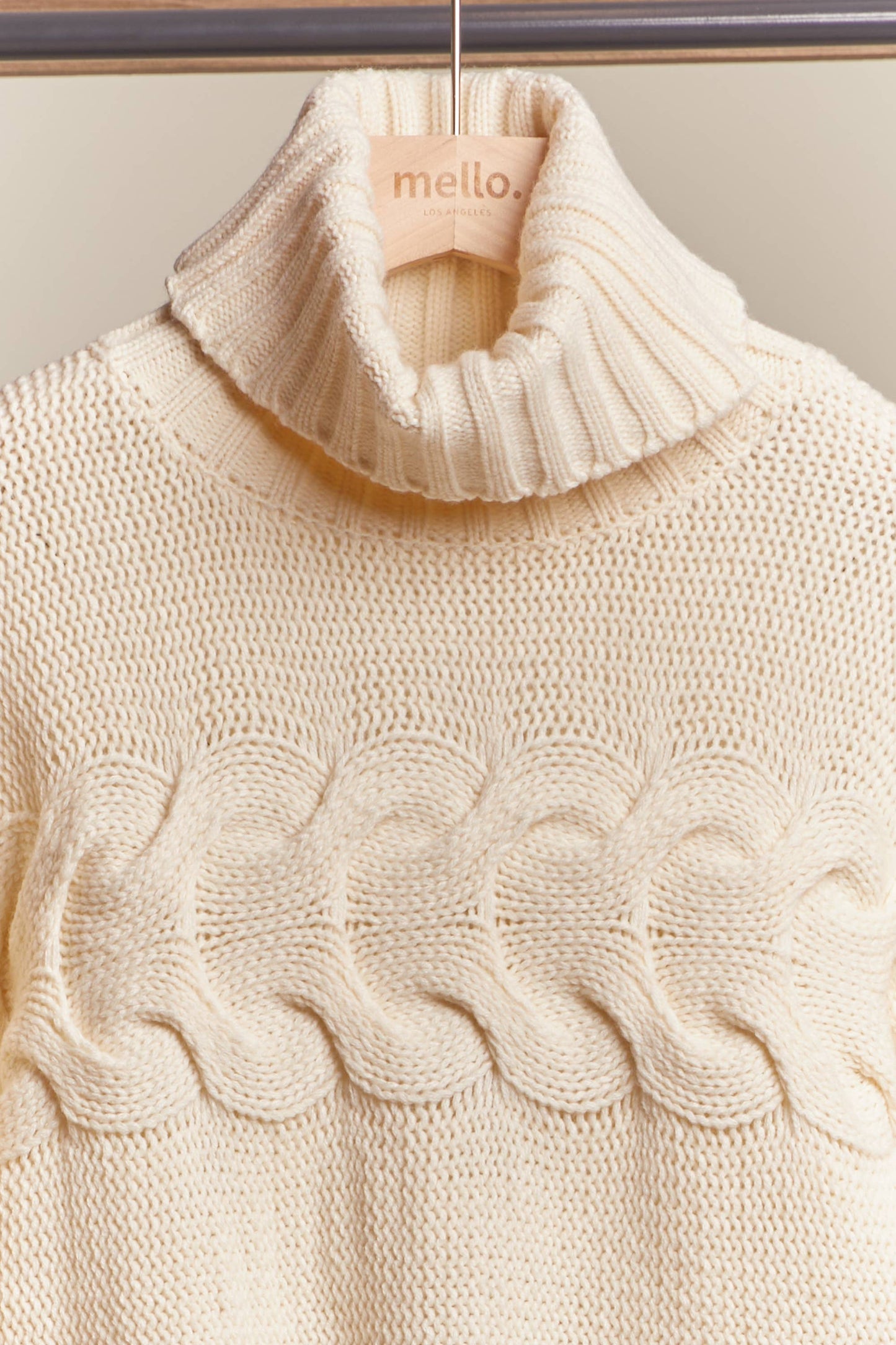 Turtle Neck Cropped Knit Sweater: Ivory / L