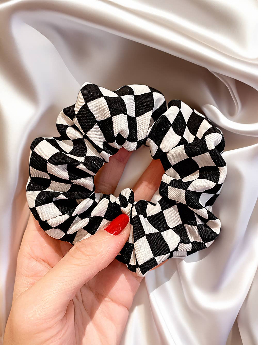Checkerboard Pattern Cloth Hair Scrunchie: Black / One Size