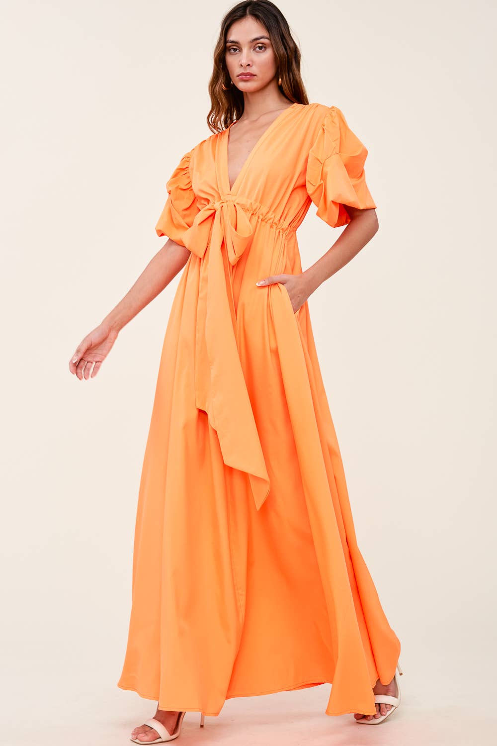 V NECK MAXI DRESS WITH PUFF SLEEVES: Green