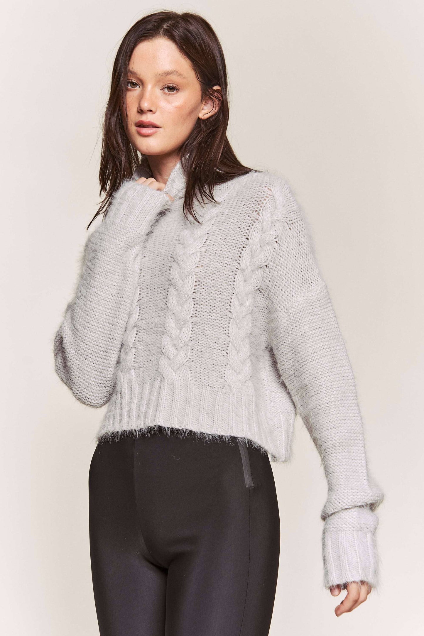 FUZZY FUR  LONGSLV TURTLE NECK CABLE KNIT SWEATER: BLACK / M