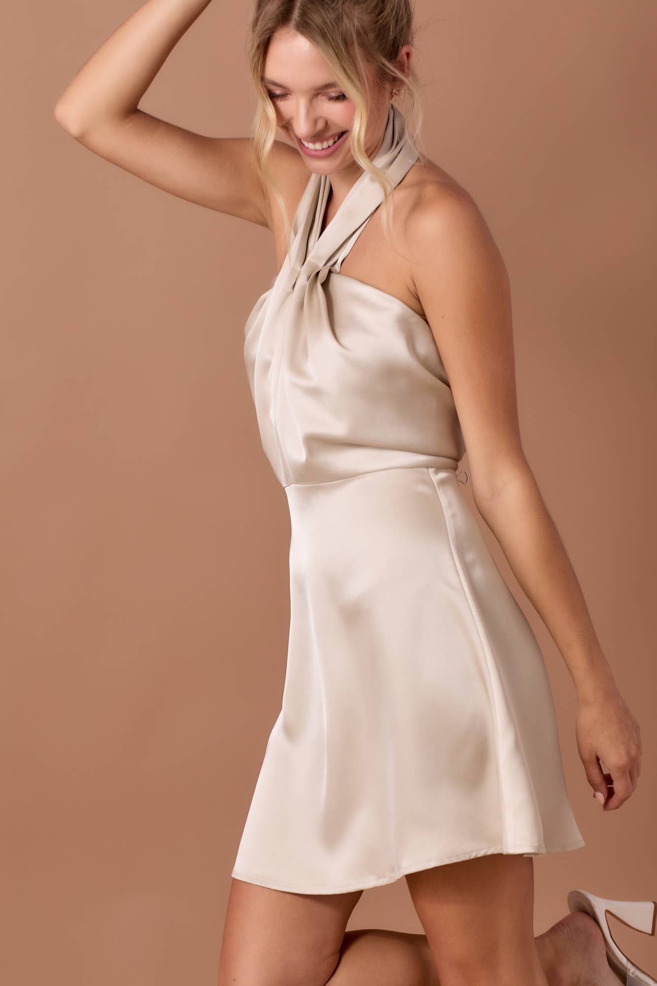 Pleated detailed halter neck bustier mini dress: TAUPE / L