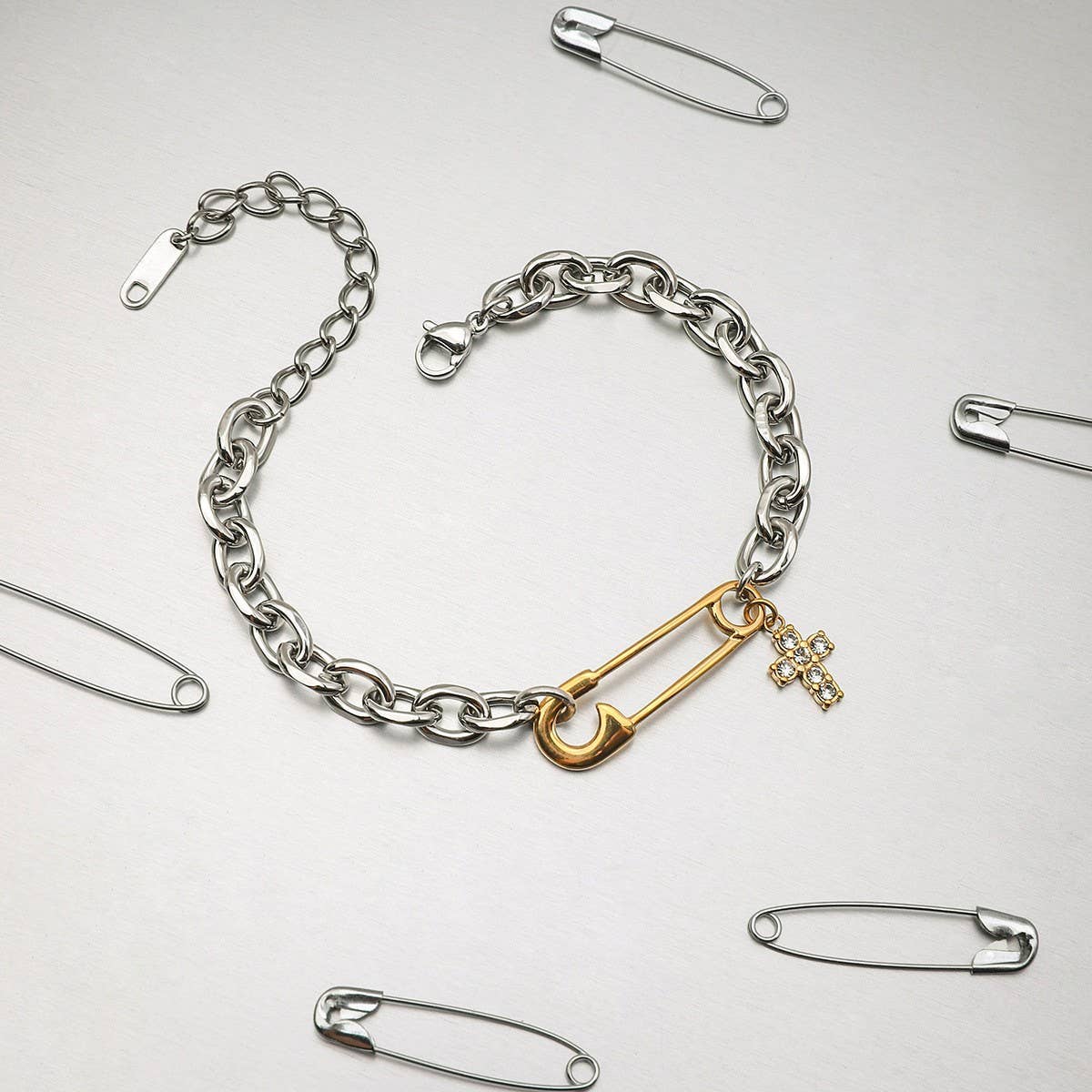 Two-Tone Stainless Steel Paperclip Bracelet,Luxury: TYPE1 / OS