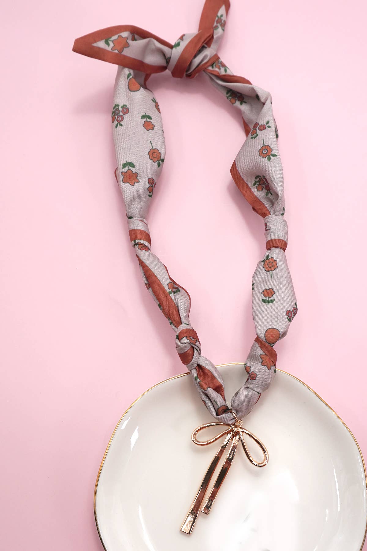 HANDMADE SCARF CHARM NECKLACE | 80N91790: C