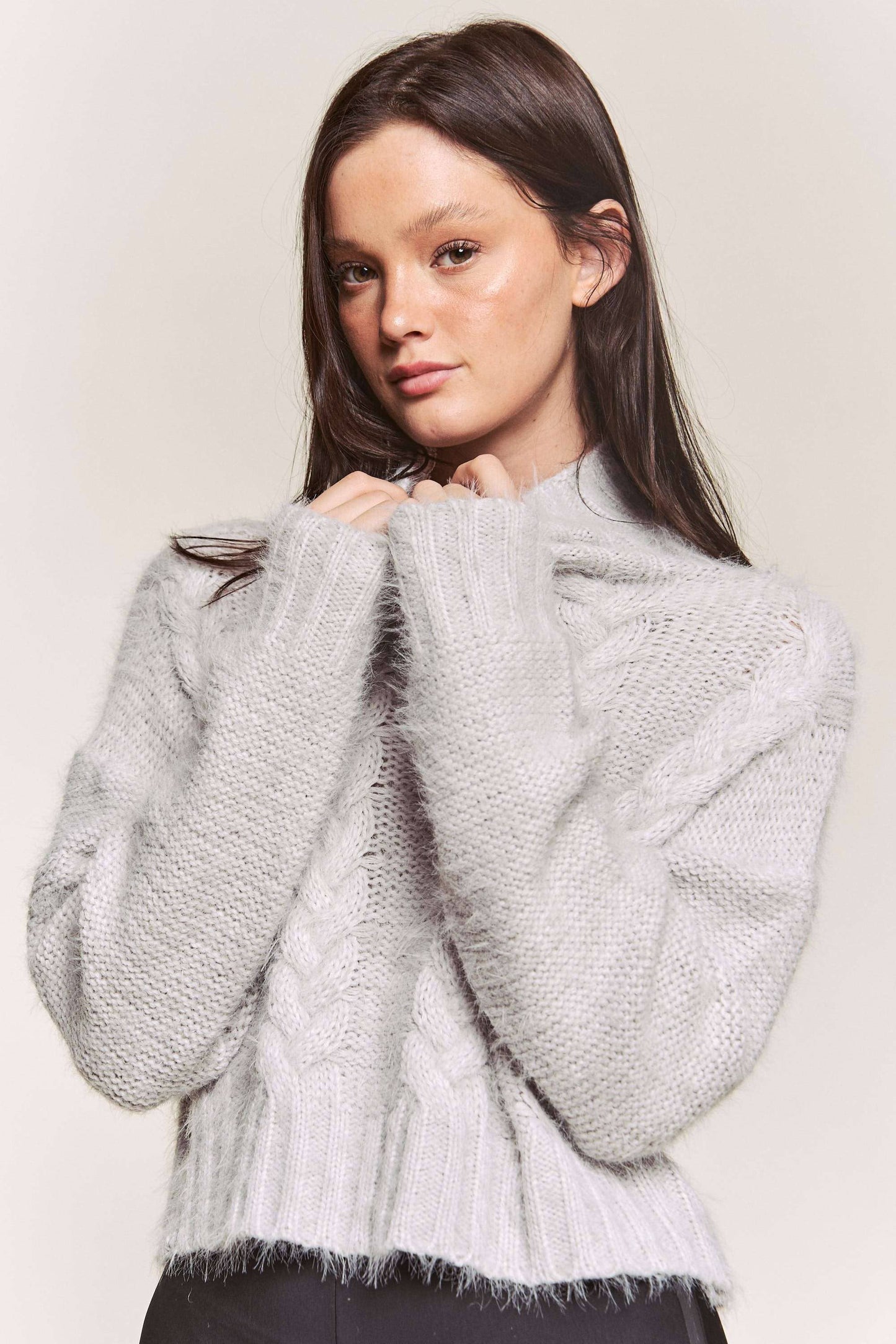 FUZZY FUR  LONGSLV TURTLE NECK CABLE KNIT SWEATER: BLACK / S