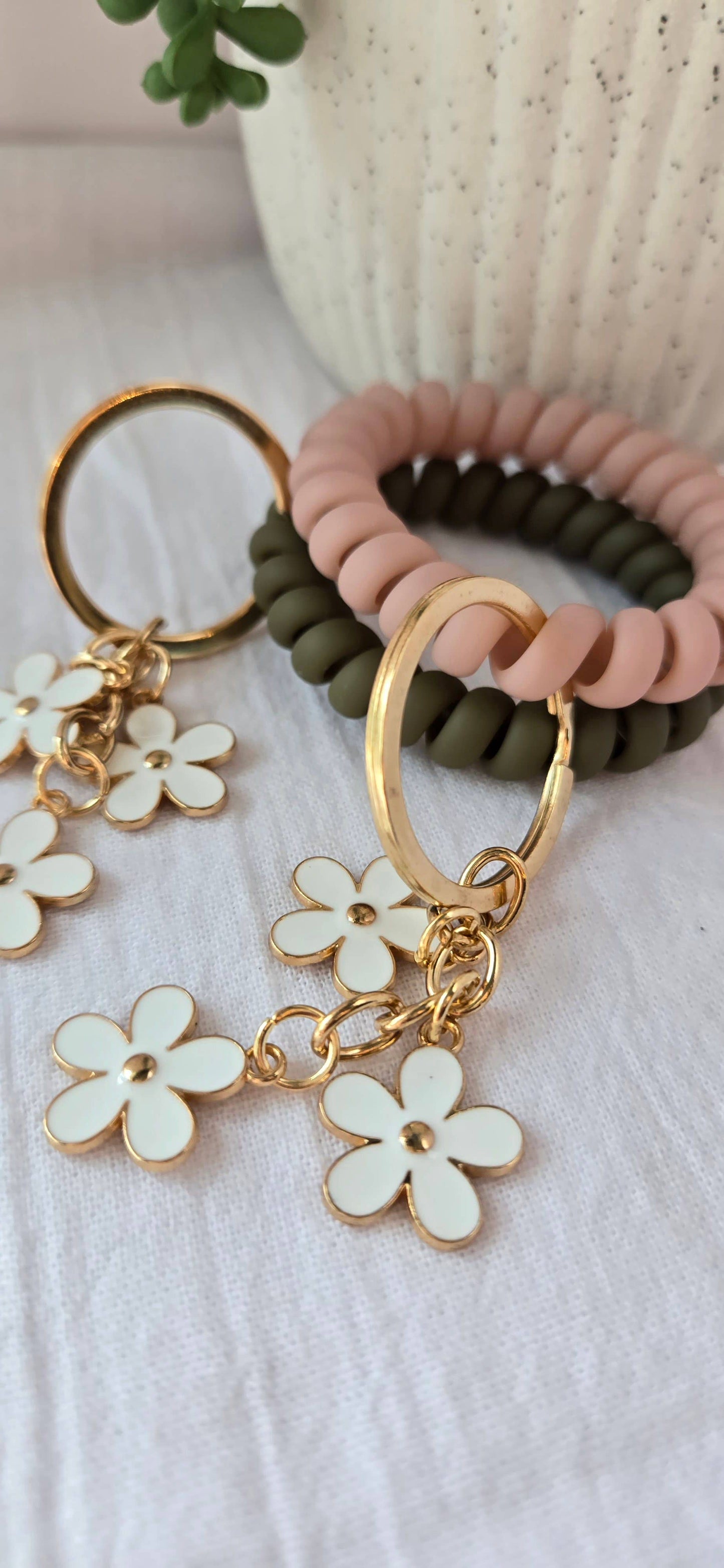 Daisy Flower Keychain, Keychain Wristlet for Women: Green