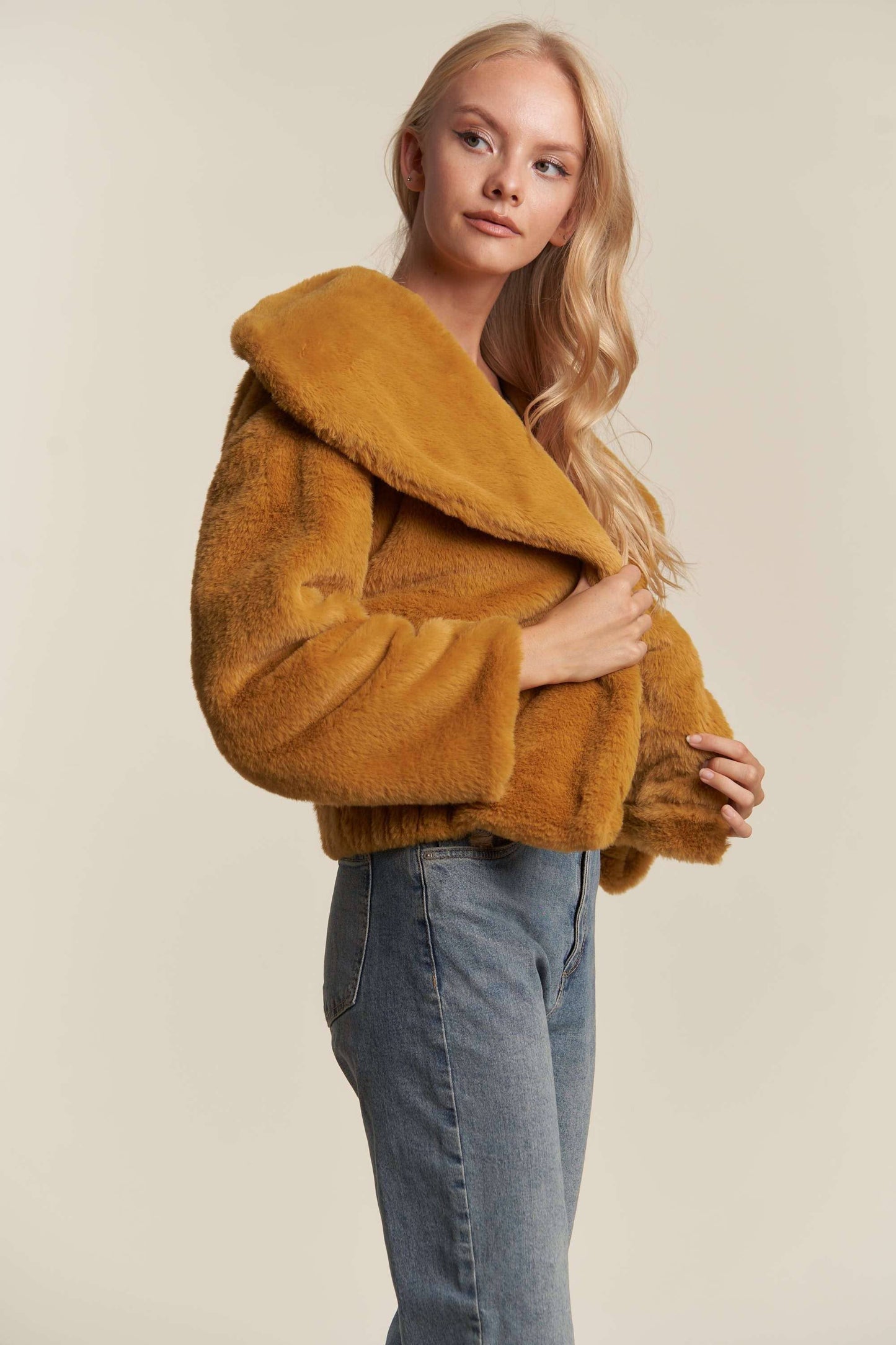 FAUX FUR SNAP CLOSURE ELASTICWAIST LNGSLVE JACKET: MUSTARD / M