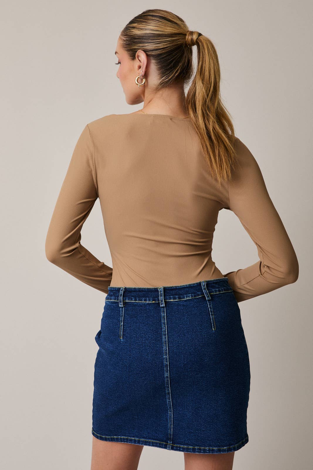 SQUARE NECK LONG SLEEVE BODYSUIT: Black / L