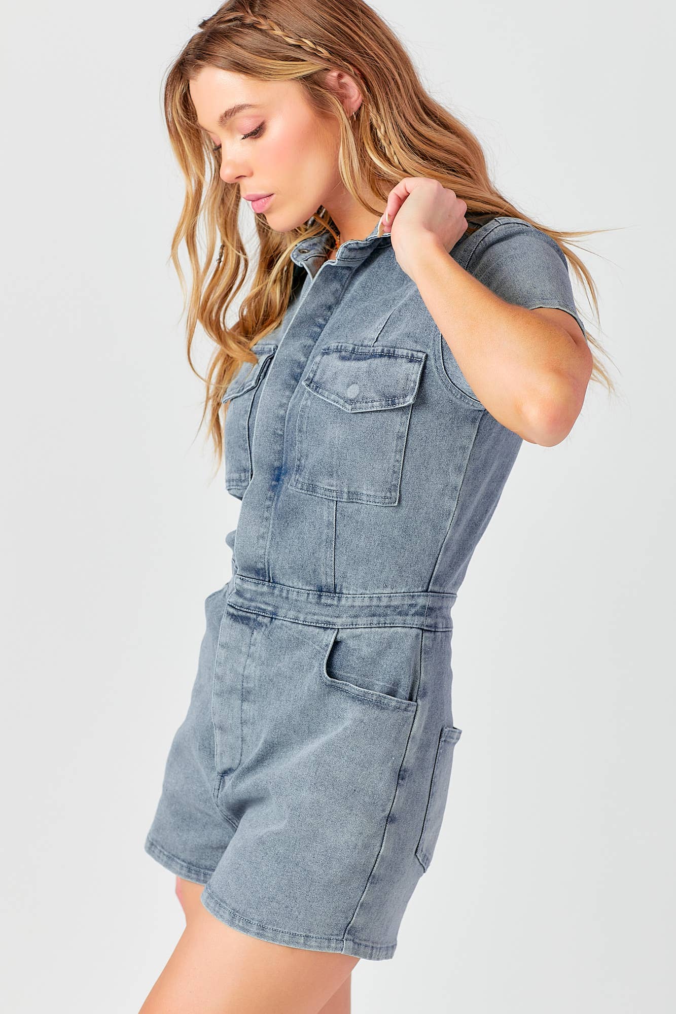 Fitted Short Sleeve Denim Romper: LT. BLUE / M