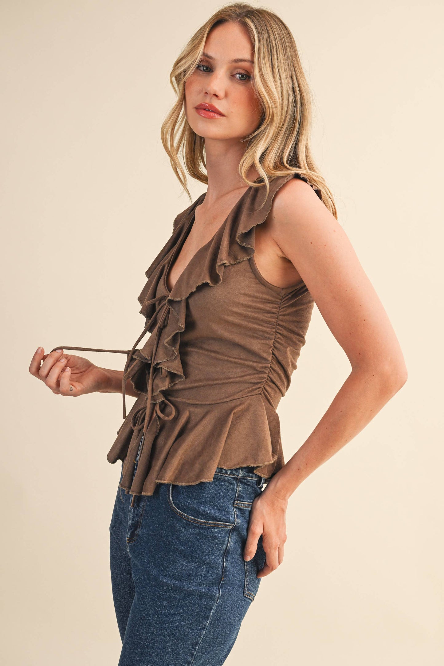 T4378-A SLEEVELESS RUFFLED NECK TIE FRONT PEPLUM TOP: OLIVE / S