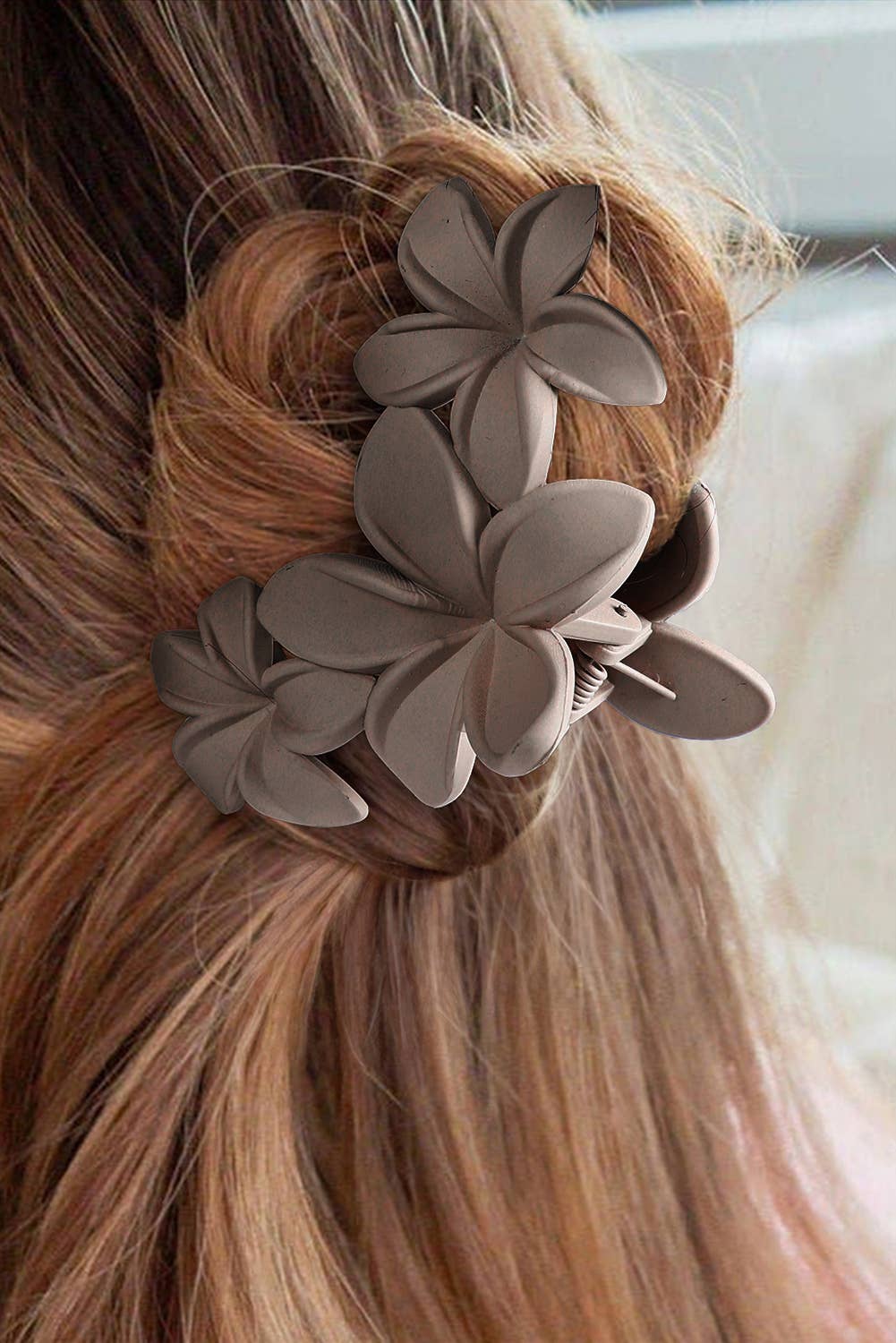 LDC 3D Flower Plastic Resin Hair Claw: Parchment