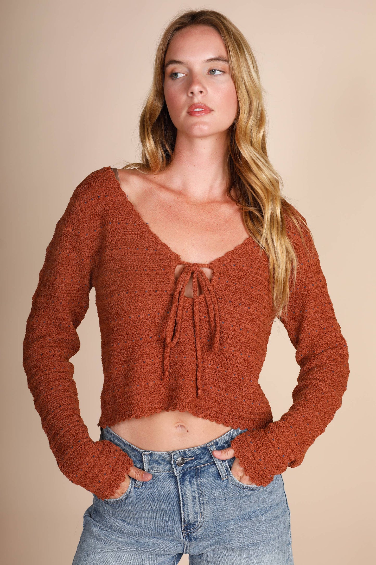 DEEP V KEY HOLE BOW TIE LONG SLV TOP: Brown / S