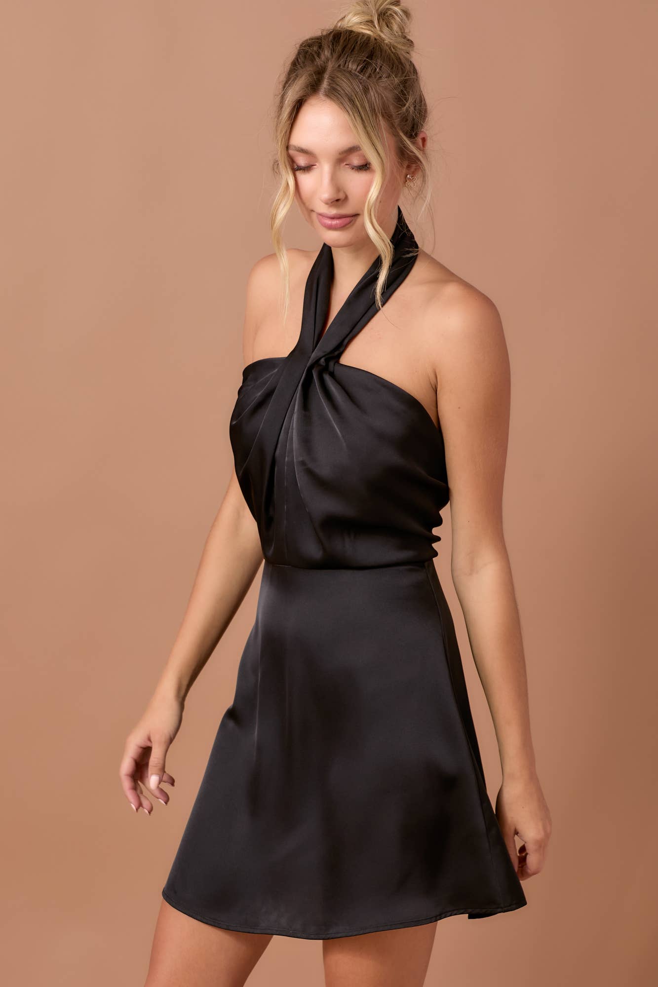 Pleated detailed halter neck bustier mini dress: TAUPE / S