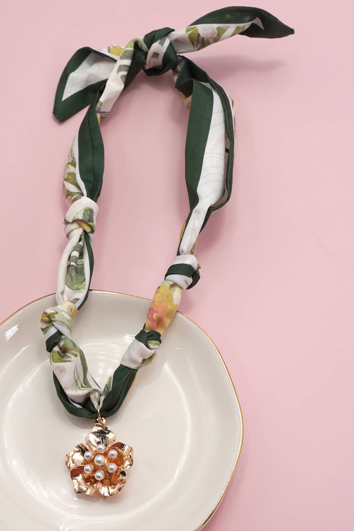 HANDMADE SCARF CHARM NECKLACE | 80N91790: C