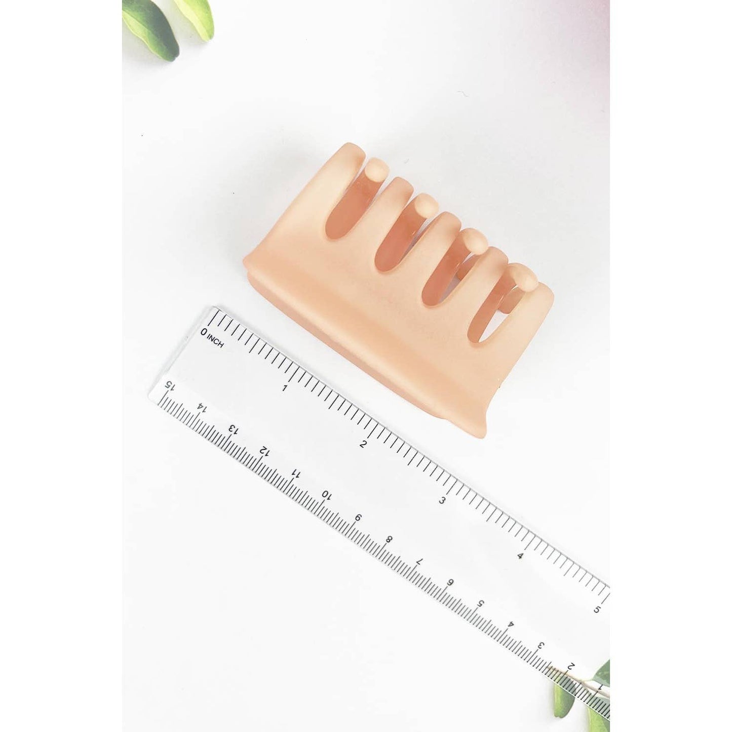 MATTE RECTANGLE SHAPED INTERLOCKING JAW HAIR CLAW: ASSORTED / ONE