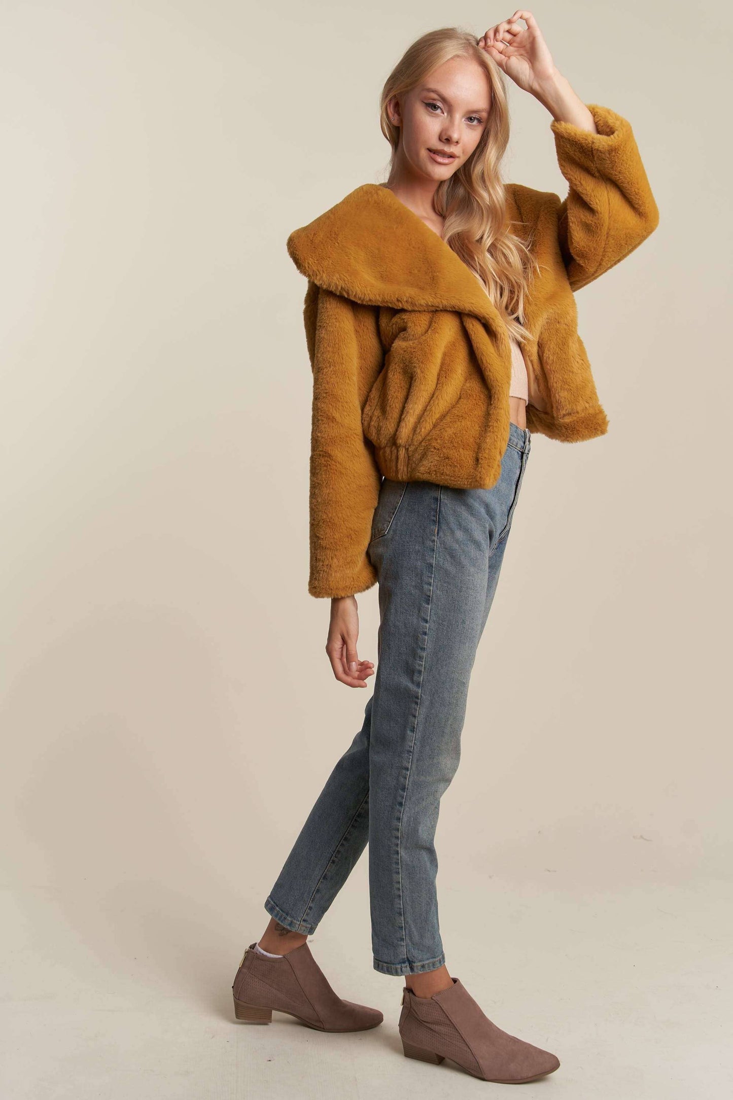 FAUX FUR SNAP CLOSURE ELASTICWAIST LNGSLVE JACKET: MUSTARD / S