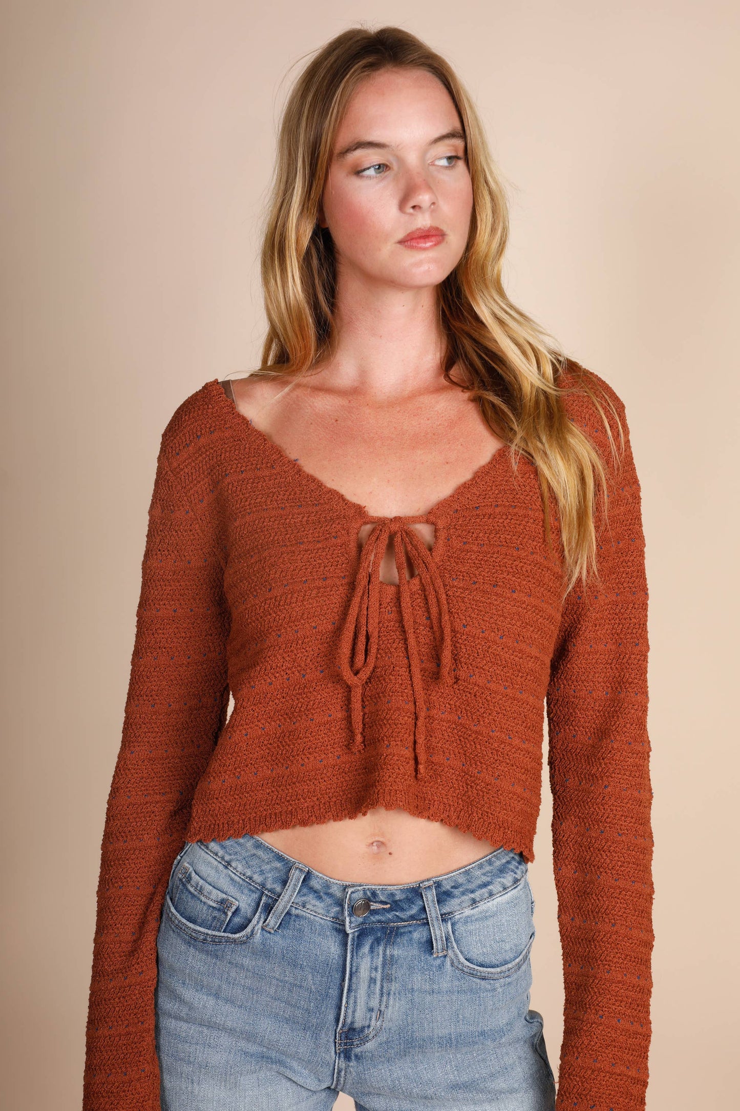 DEEP V KEY HOLE BOW TIE LONG SLV TOP: Brown / S