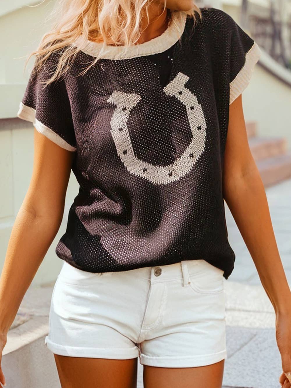 Western Horse Shoe Contrast Trim Short Sleeve Sweater: Goat / S