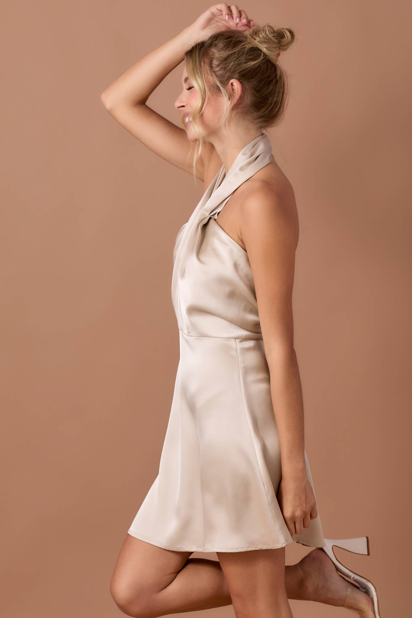 Pleated detailed halter neck bustier mini dress: TAUPE / L