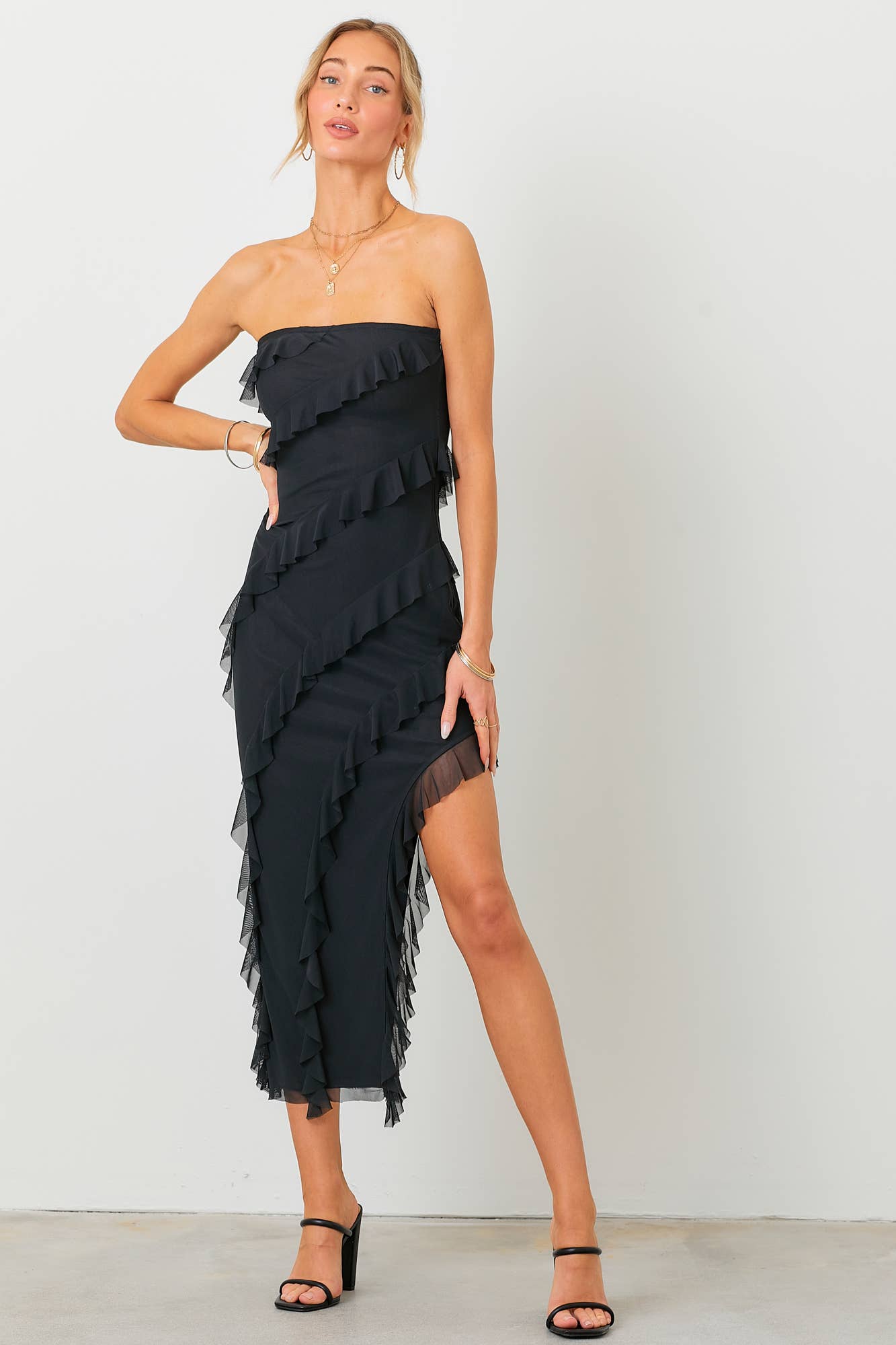 Strapless Frill Dress: RED / S