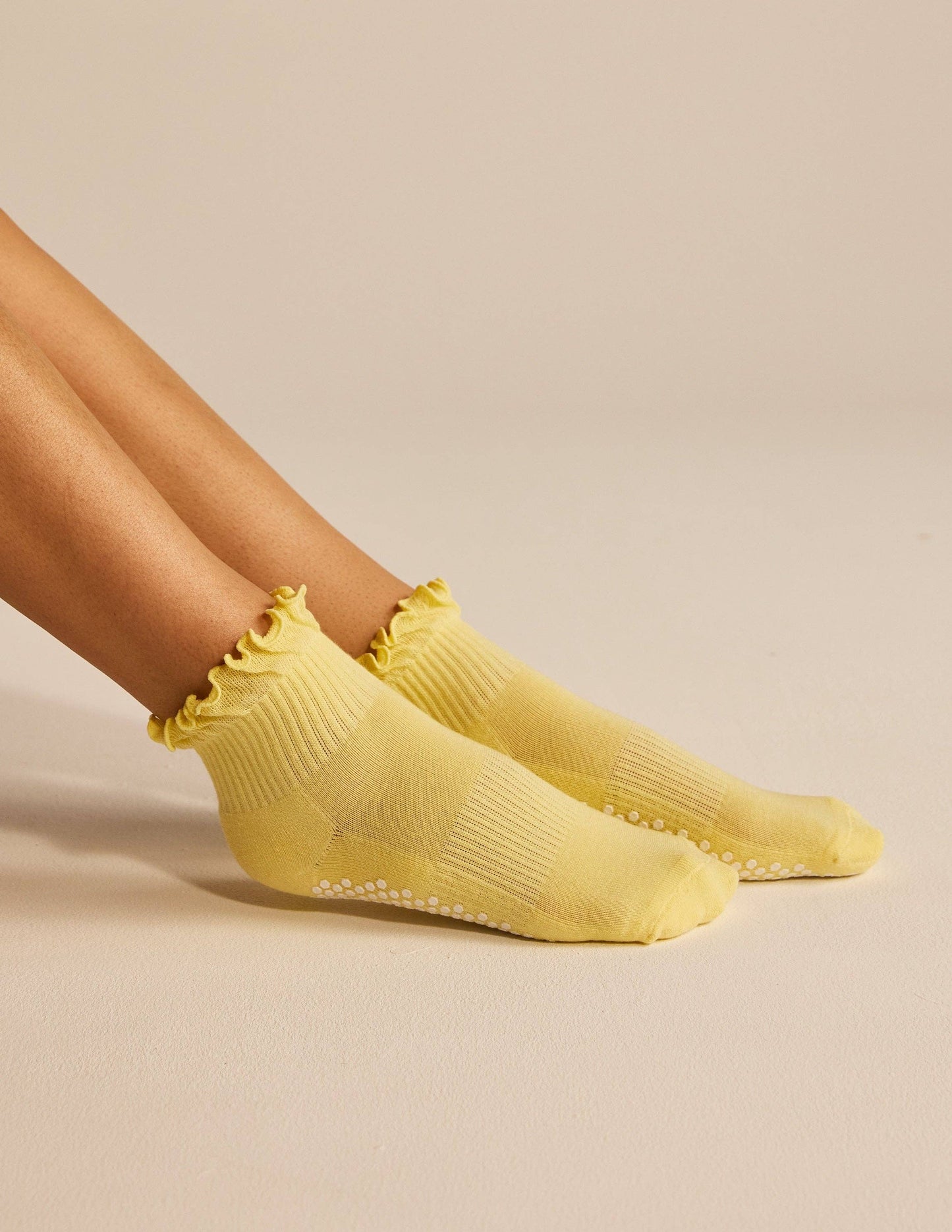 The Ruffle Grip Sock: Grapefruit