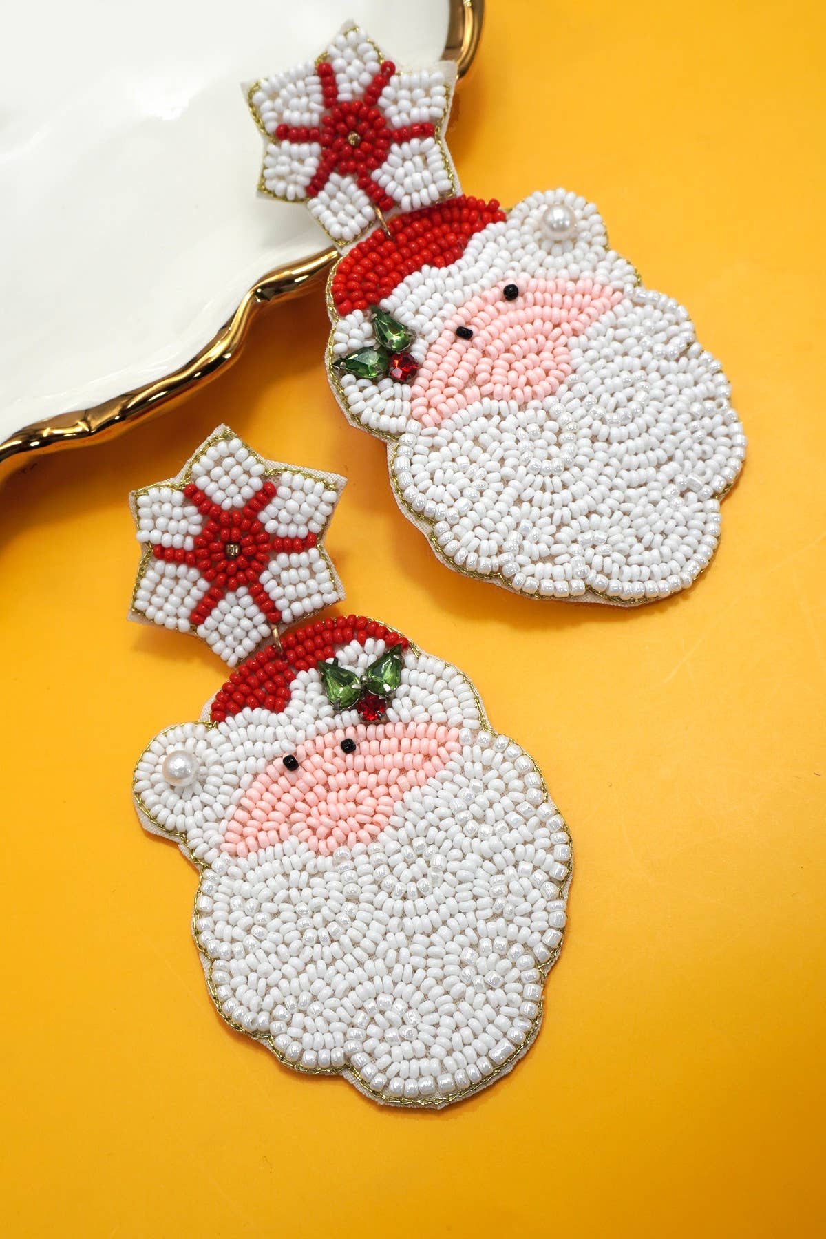 CHRISTMAS HOLIDAY SANTA CLAUSE BEADED EARRINGS | 91E2582: White