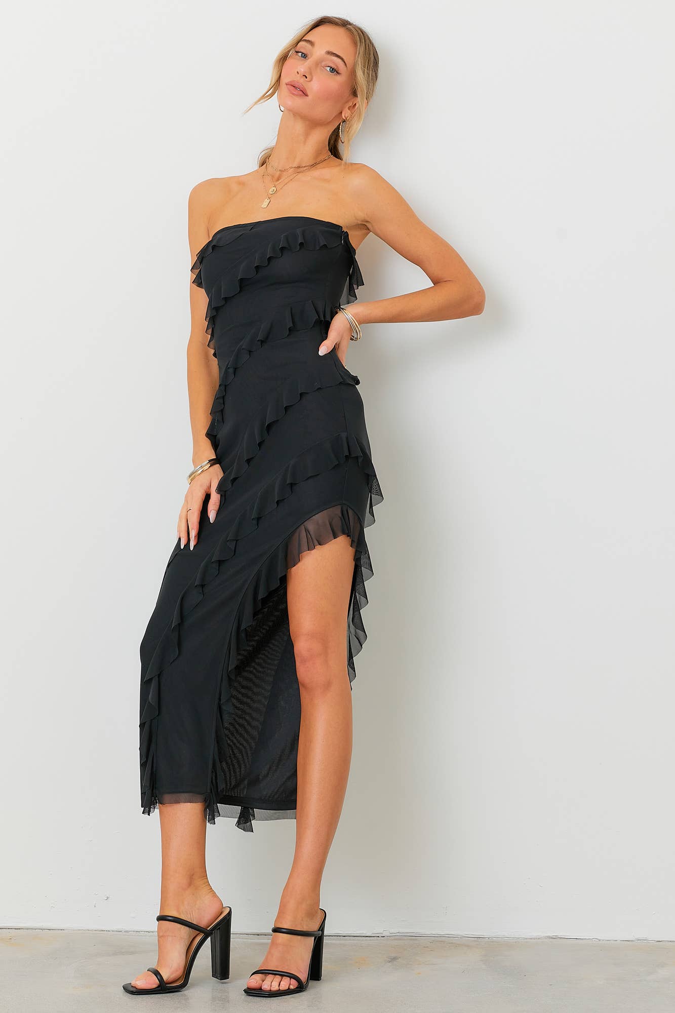 Strapless Frill Dress: RED / S