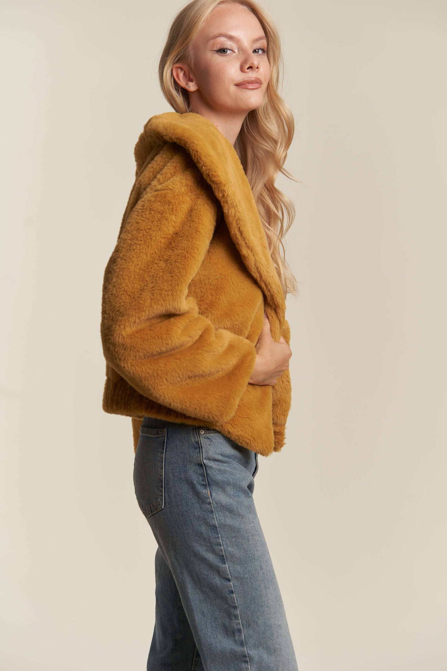 FAUX FUR SNAP CLOSURE ELASTICWAIST LNGSLVE JACKET: MUSTARD / L