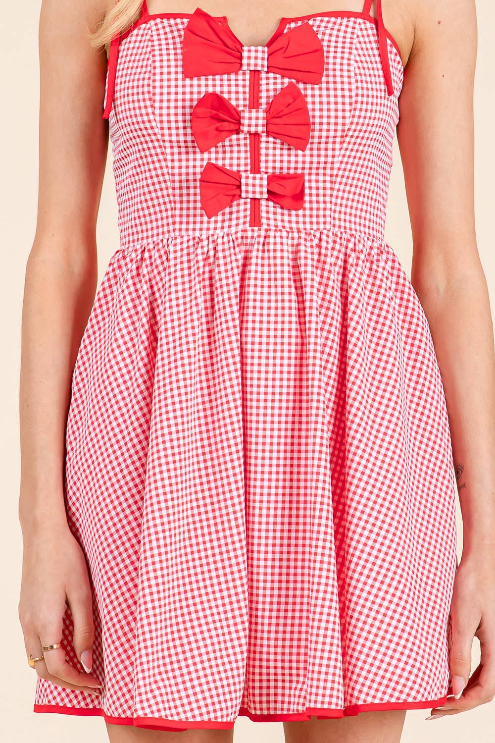 Gingham print mini dress with ribbon decoration: RED / M