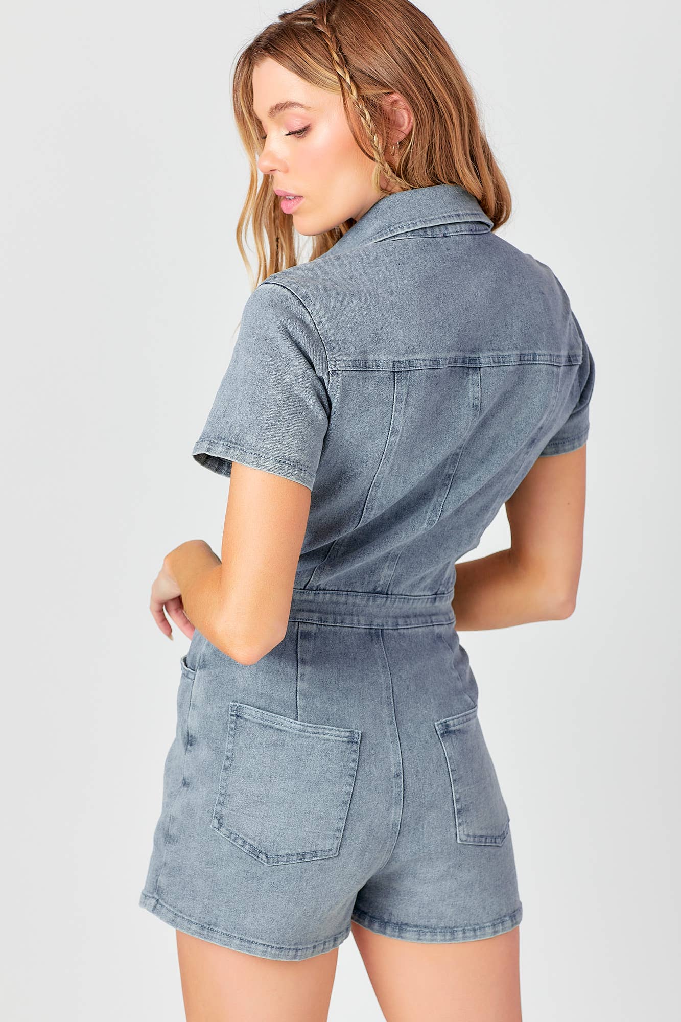 Fitted Short Sleeve Denim Romper: LT. BLUE / M