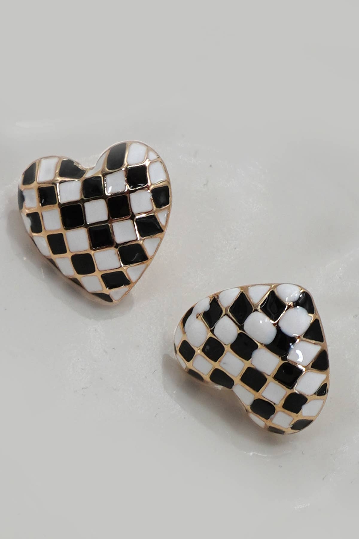 CHECKER HEART STUD EARRINGS | 80E61088: GOLD