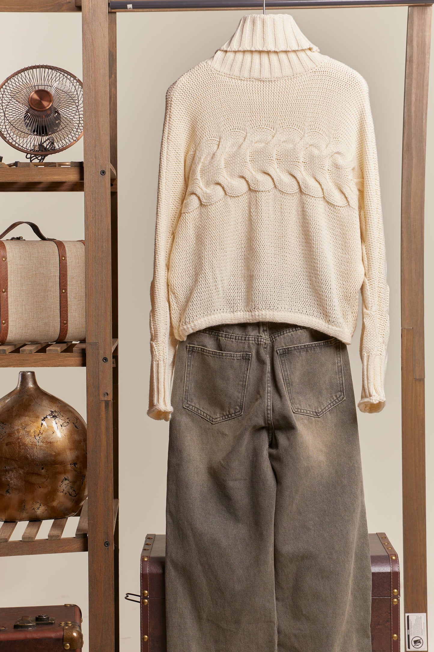 Turtle Neck Cropped Knit Sweater: Ivory / L