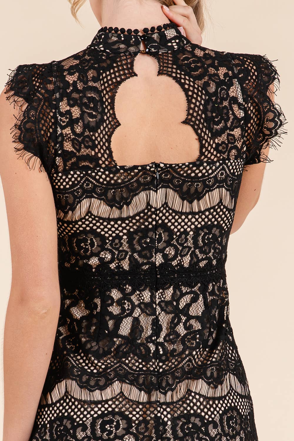 Mock neck lace mini dress with ruffle: BLACK / S