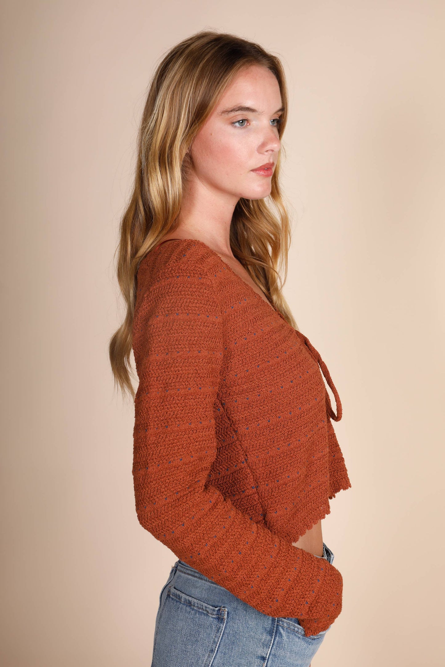 DEEP V KEY HOLE BOW TIE LONG SLV TOP: Brown / M