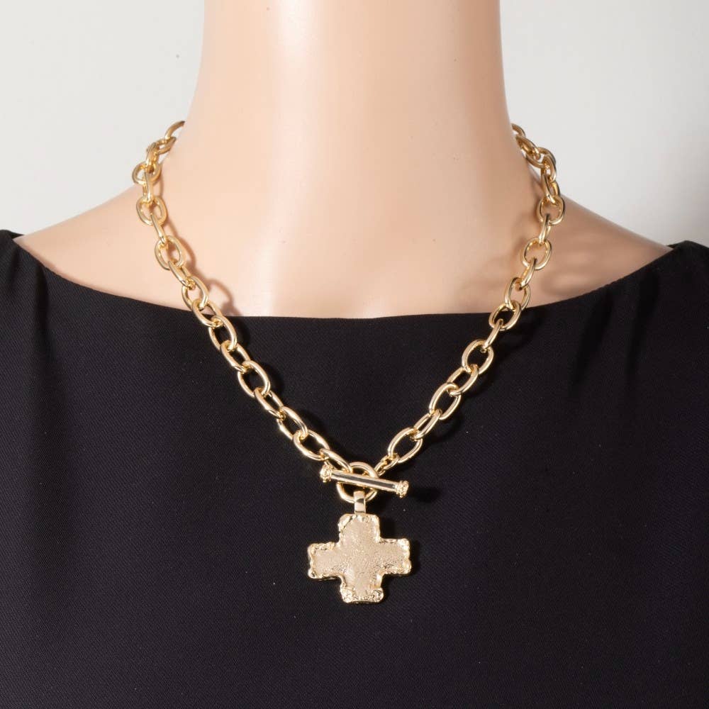Cross Pendant Toggle Chain Necklace: GD