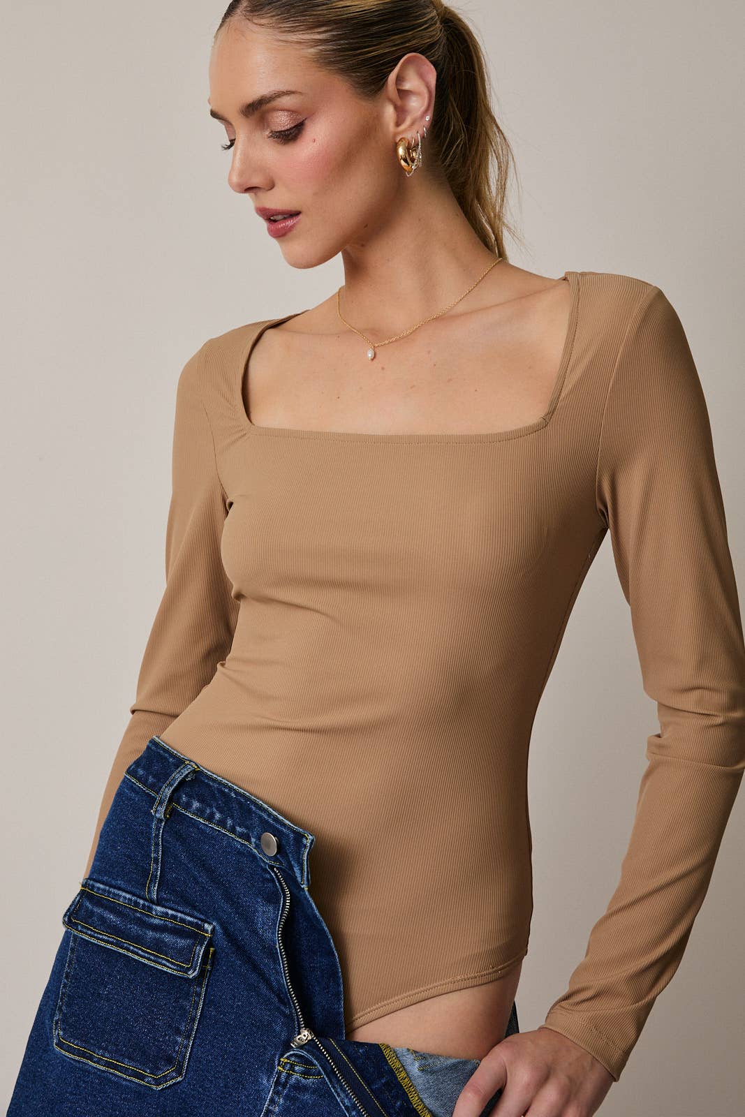 SQUARE NECK LONG SLEEVE BODYSUIT: Black / S