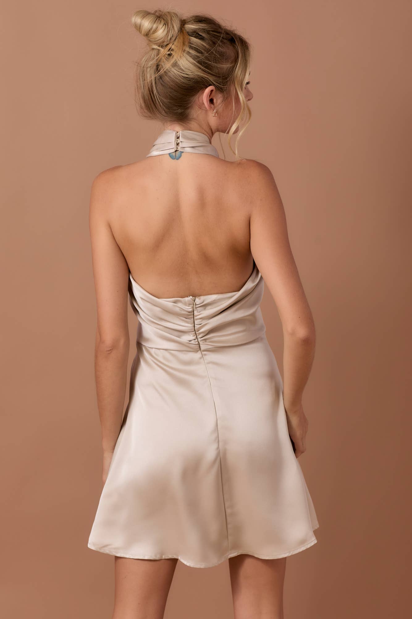Pleated detailed halter neck bustier mini dress: TAUPE / M