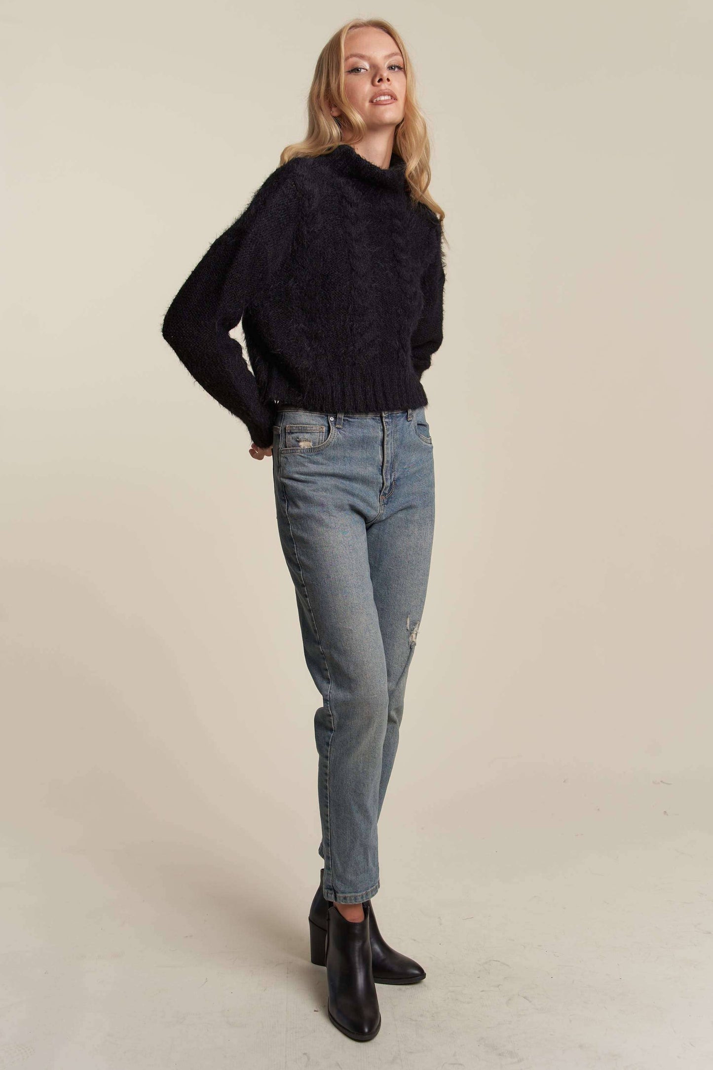 FUZZY FUR  LONGSLV TURTLE NECK CABLE KNIT SWEATER: BLACK / L