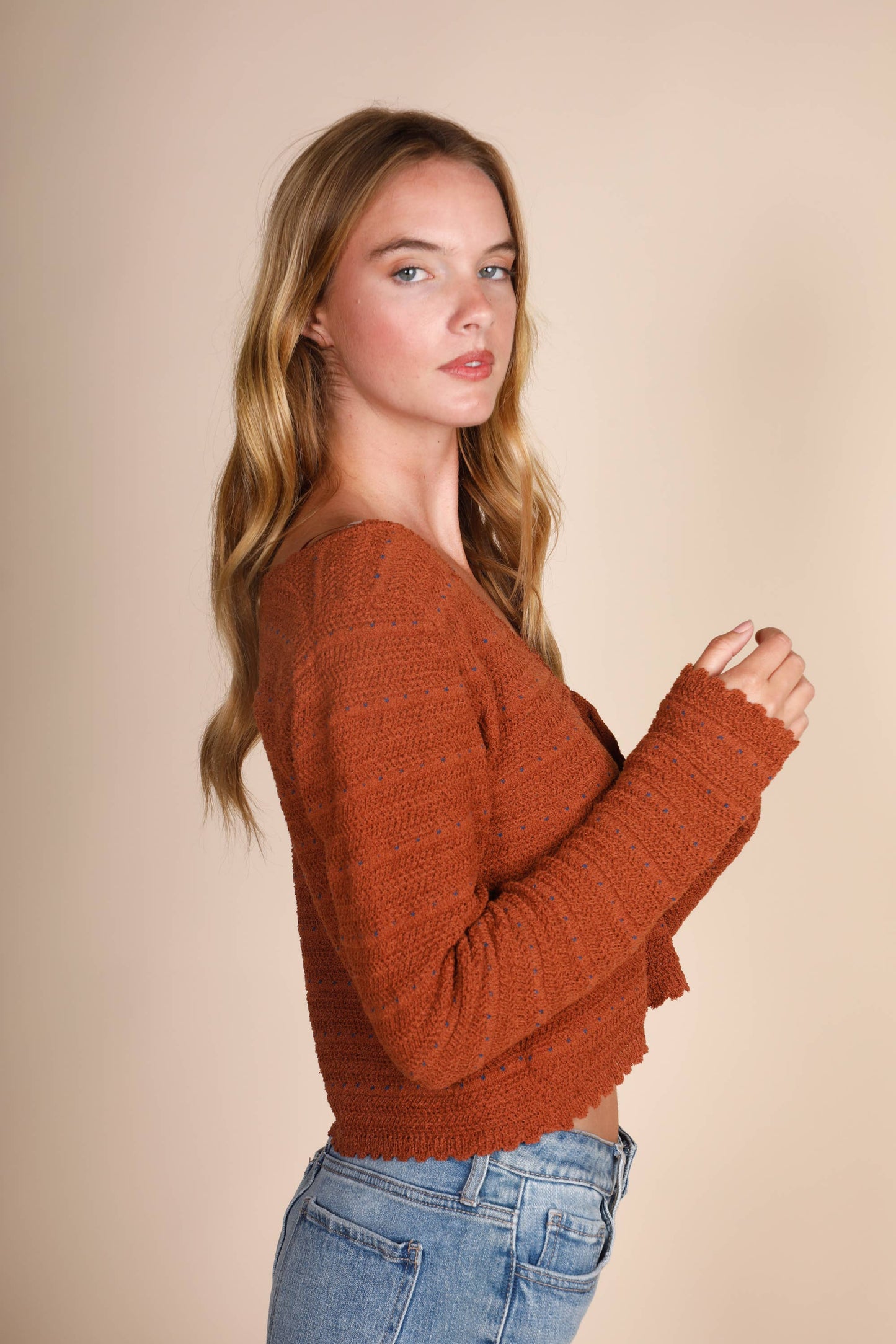 DEEP V KEY HOLE BOW TIE LONG SLV TOP: Brown / L