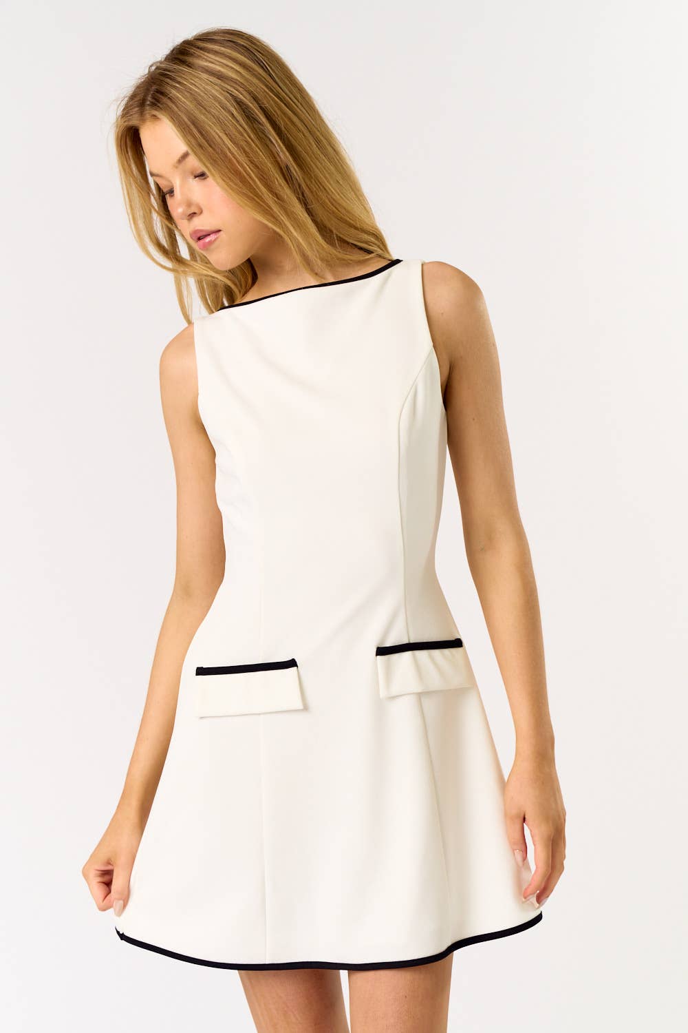 BD25294 SQUARE NECK CONTRAST MINI DRESS: OFF WHITE-BLACK / MEDIUM