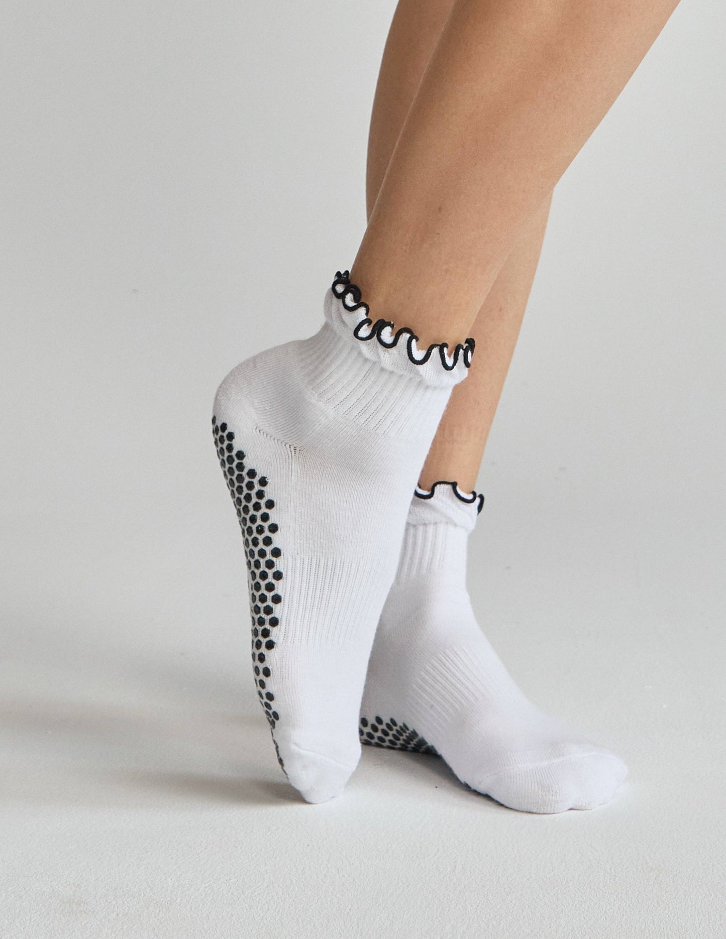 The Ruffle Grip Sock: Grapefruit