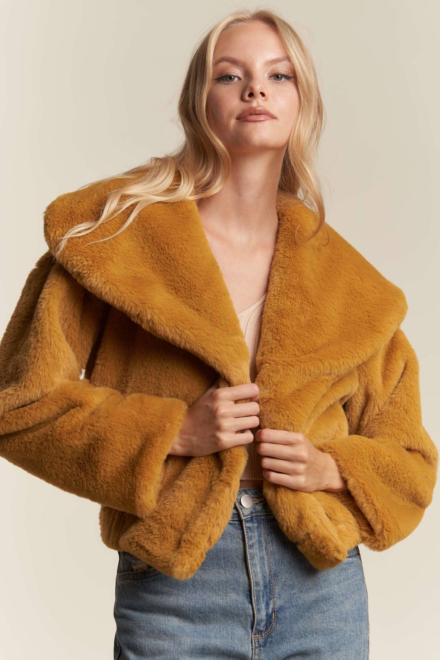 FAUX FUR SNAP CLOSURE ELASTICWAIST LNGSLVE JACKET: MUSTARD / M