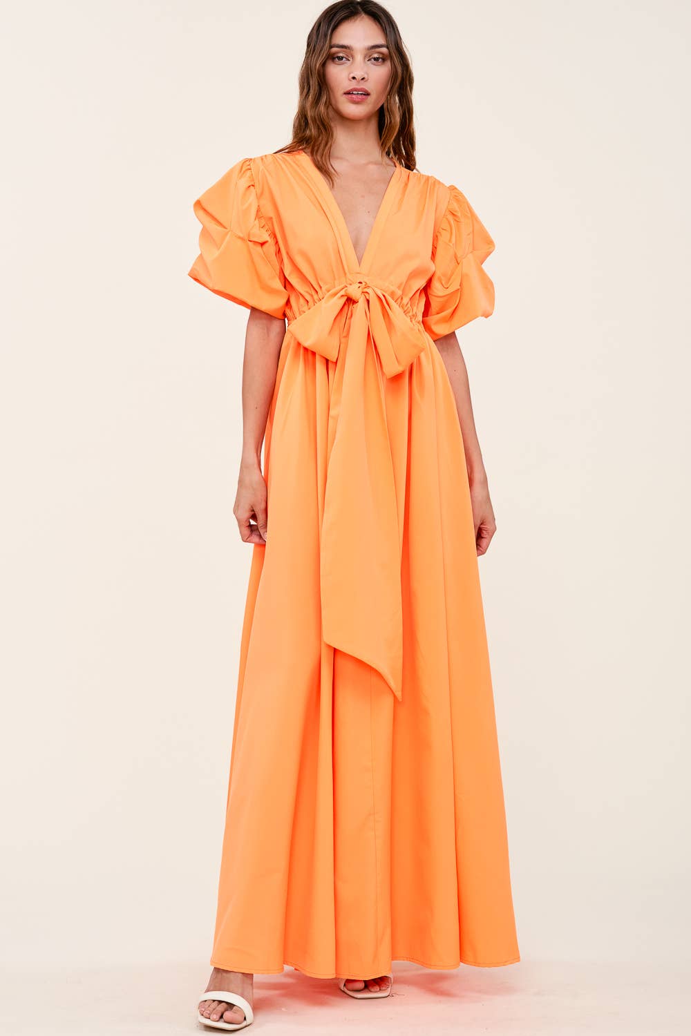 V NECK MAXI DRESS WITH PUFF SLEEVES: Green