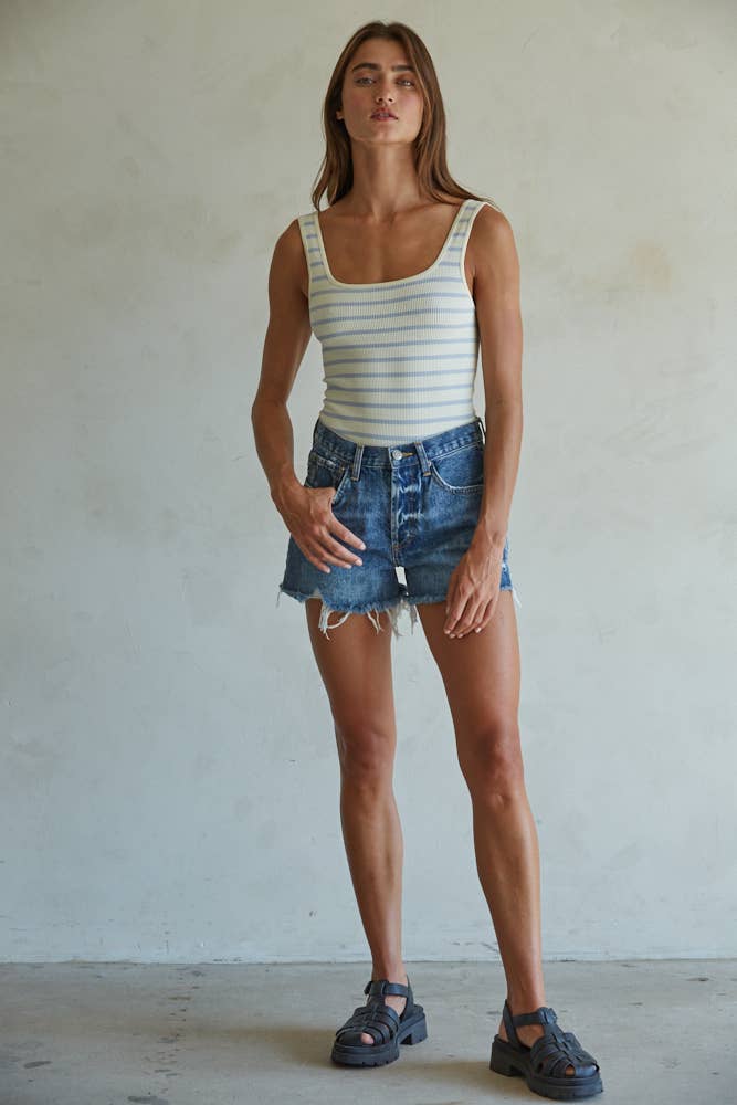 BD313 | Woven 100% Cotton Denim Distressed Detail Shorts: Dark Denim / S
