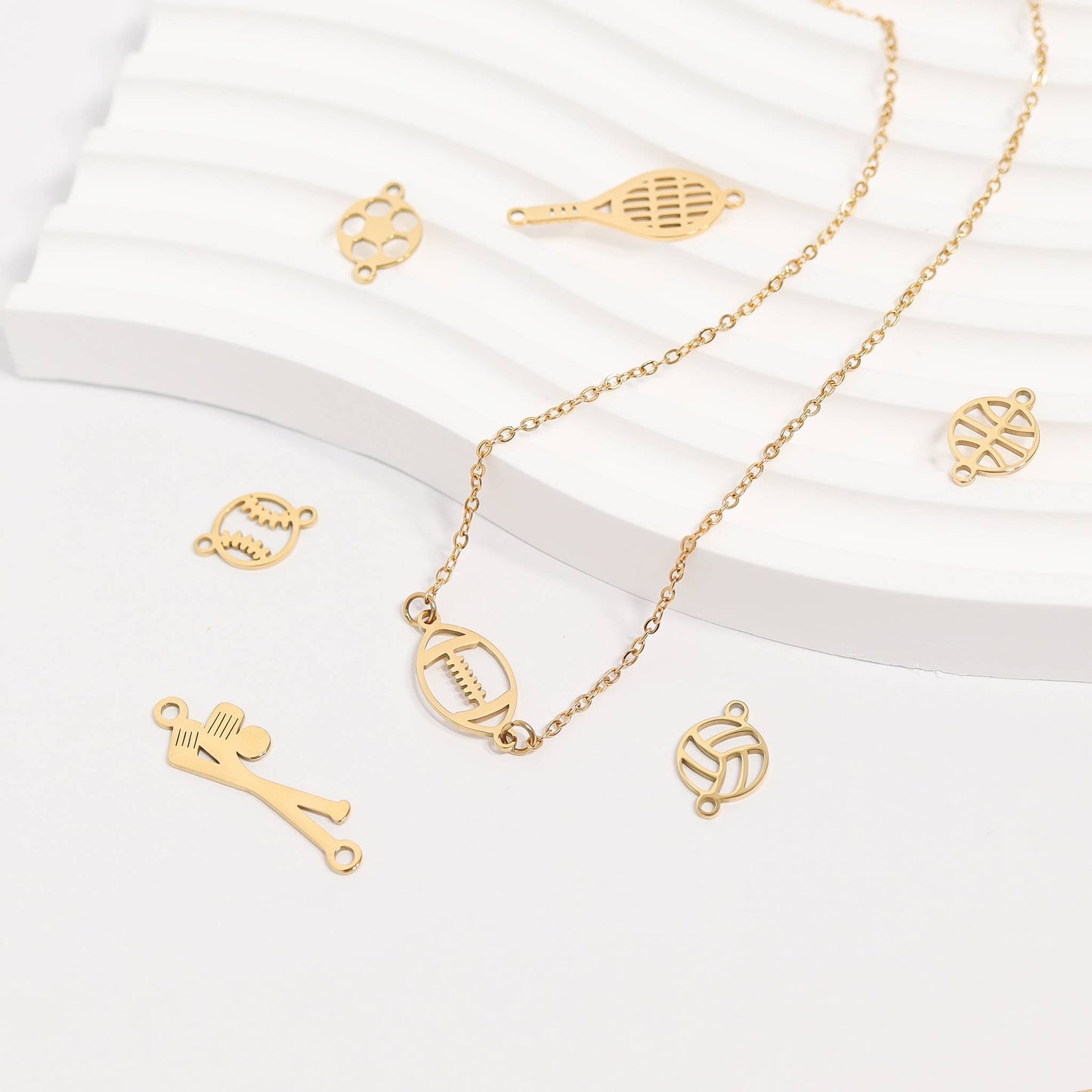 18K Gold PVD Stainless Steel Loop Connector Chain Necklace: Gold / 18+2"