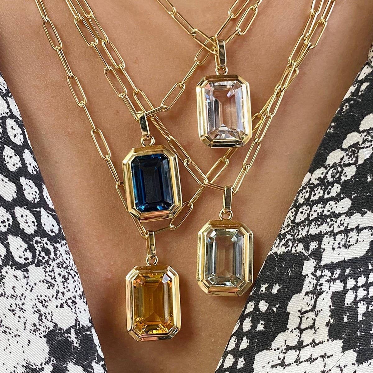 SQUARE ZIRCON PENDANT PAPERCLIP CHAIN NECKLACE_CWMM3845: Blue / OS