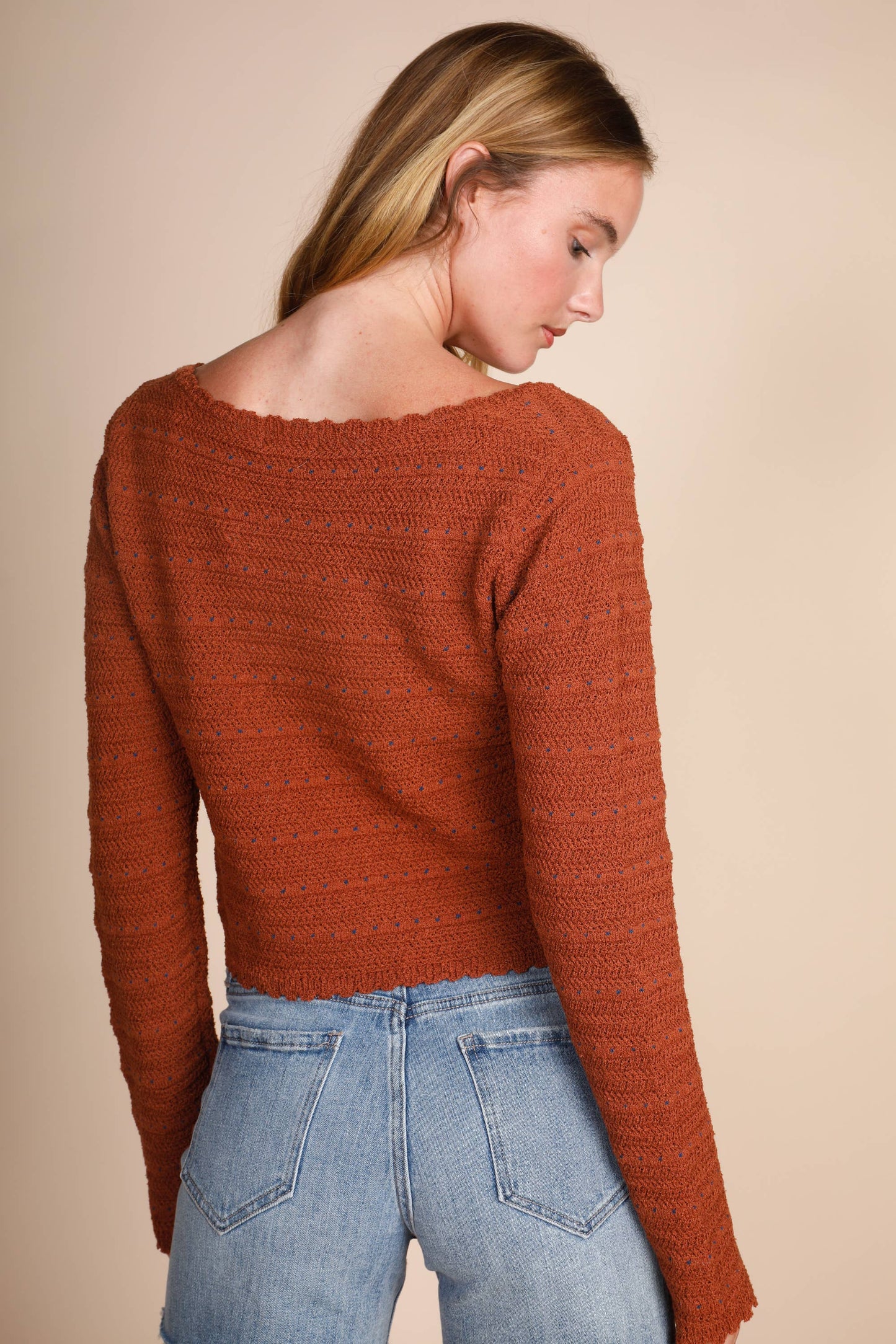 DEEP V KEY HOLE BOW TIE LONG SLV TOP: Brown / L