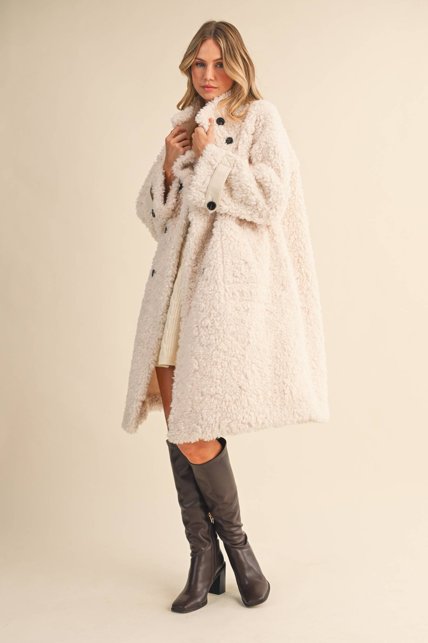 IJ1666 FAUX FUR SIDE POCKET COAT: IVORY / One Size