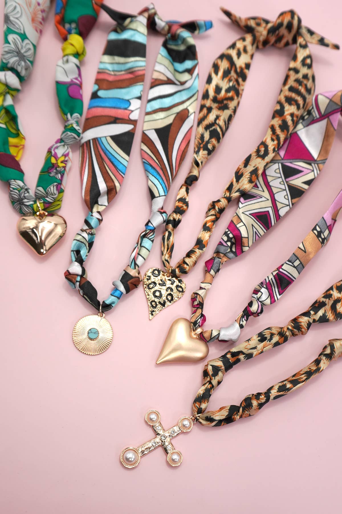 HANDMADE SCARF CHARM NECKLACE | 80N91790: C