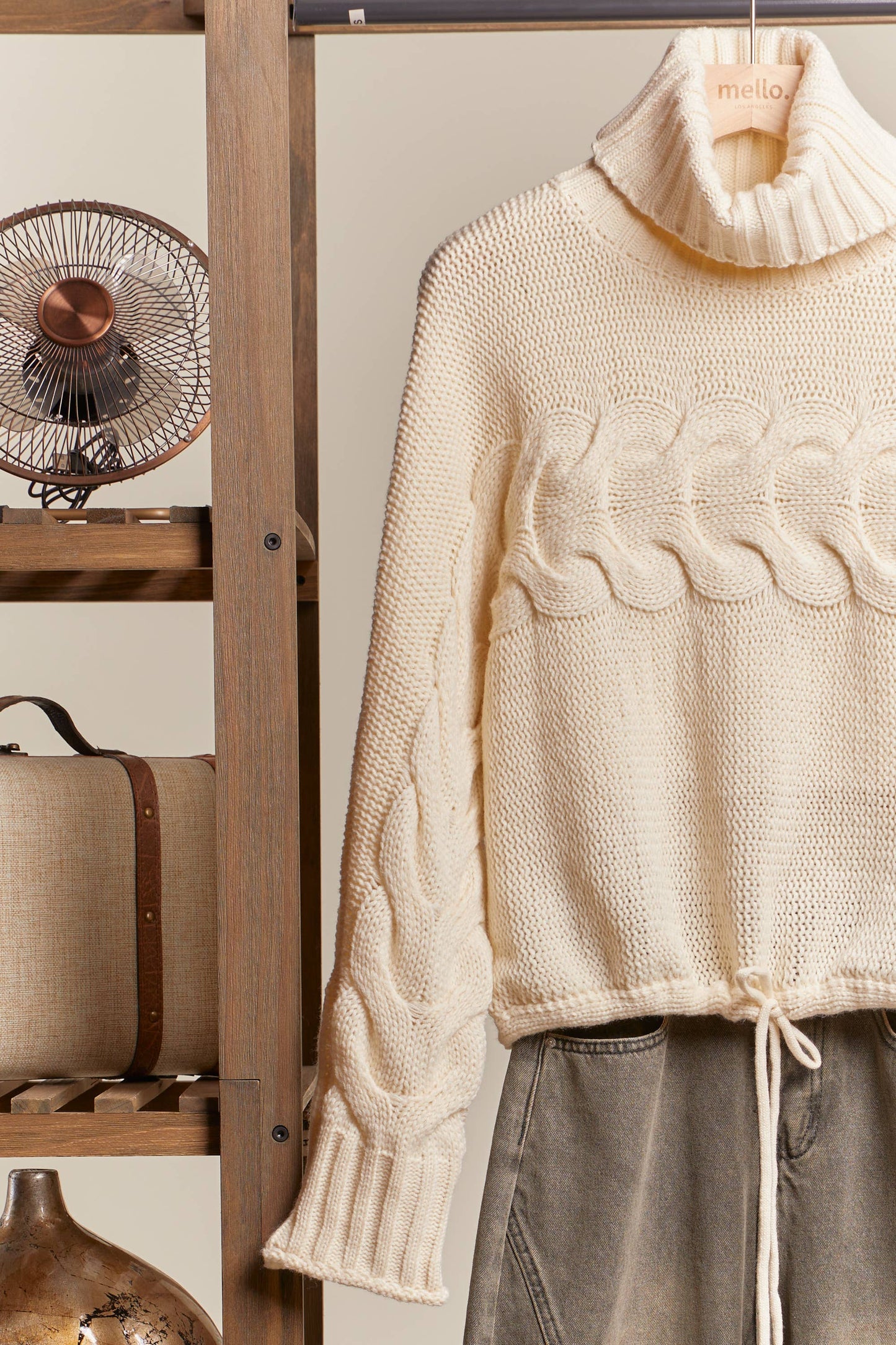 Turtle Neck Cropped Knit Sweater: Ivory / S